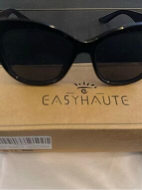 EasyHaute Black Sunglasses